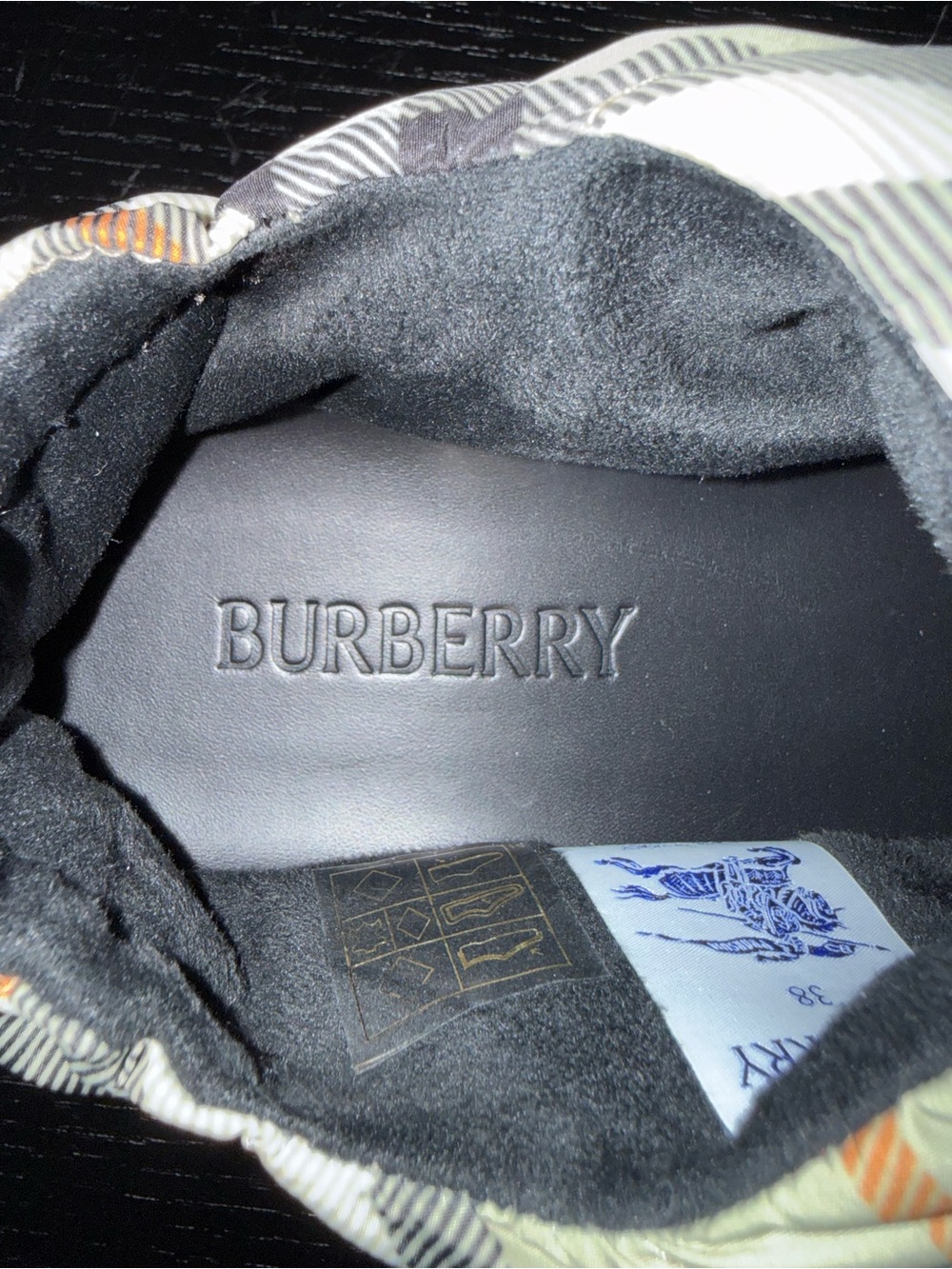 💯% AUTHENTIC BURBERRY SHOES - Picture 8 of 12